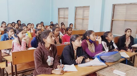  सतना. एमपी बोर्ड की परीक्षाओं में अब छात्र छात्राओं को सप्लीमेंट्री कॉपी नहीं मिलेगी. शायद आप चौंक गए होंगे कि ऐसा क्यों? आपको बता दें कि अब परीक्षार्थियों को इसकी जरूरत ही नहीं पड़ने वाली, क्योंकि आंसरशीट में 60 प्रतिशत पेज बढ़ा दिए गए हैं.