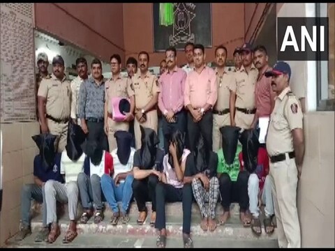 मुंबई के मीरा रोड इलाके में डिलीवरी ब्वॉय की हत्या के मामले में पुलिस ने 9 लोगों को गिरफ्तार किया है. 