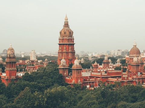 मद्रास हाईकोर्ट ने कहा- मुस्लिम महलाओं को वैध तलाक के लिए फैमिला कोर्ट जाना होगा. (twitter.com/vinayaravind)