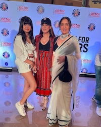  अफसोस की बात सिर्फ ये रही कि जब वह आर्यना केवल 6 साल की थीं, तब उसके माता-पिता अलग हो गए और वह अपनी मां के साथ रहने लगीं. वह अक्सर अपनी मां के साथ तस्वीरों में भी नजर आती हैं. महिमा आए दिन अपने इंस्टा पर अपनी बेटी की तस्वीरें शेयर करती रहती हैं. (फोटो साभारः Instagram @mahimachaudhry1)