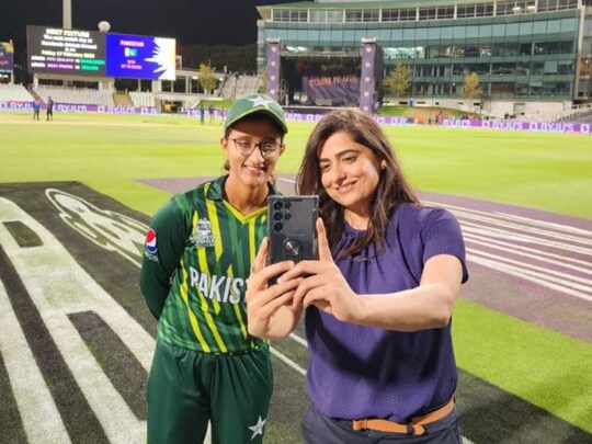 पाकिस्तान की महिला विकेटकीपर बैटर ने टी20 विश्व कप में इतिहास रच दिया है.  (Pakistan cricket/Twitter) 