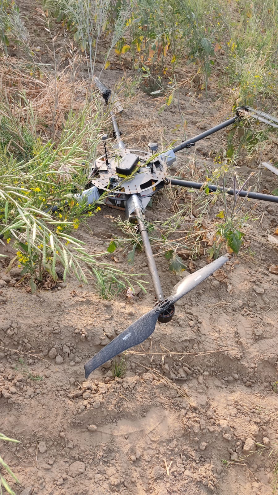 Pakistani Drone in India, Border Security Force shuts down enemy drone, BSF News, Latest News Rajasthan, Farmer Found drone in farm land, Drone carrying drugs, Narcotics Department, Heroin, Narco Drugs, Drone Caryying Heroin, Sri ganganagar News, Hindi Khabar Rajasthan, drone crime, pakistani drone shot down, drone drug smuggling, narco-drones, Pakistan Drone Found, illegal uses of drones, drone camera, drone delivery, Pakistani drones spotted in Sri Ganganagar, Top Drone On Rent, Pakistani drone shot down by BSF, श्रीगंगानगर की ताजा खबर, राजस्थान हिंदी खबर, पाकिस्तानी ड्रोन को बीएसएफ ने मार गिराया, किसान को मिला पाकिस्तानी ड्रोन, खेत में मिला दुश्मन देश का ड्रोन, हेरोइन, ड्रोन से ड्रग्स की सप्लाई, ड्रग्स तस्करी, ड्रोन से तस्करी, Drone Smuggling,