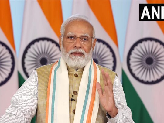 प्रधानमंत्री नरेंद्र मोदी ने गुरुवार को गोरखपुर में आयोजित सांसद खेल महाकुंभ को वीडियो कॉन्फ्रेंसिंग के जरिये संबोधित किया. (ANI फोटो)