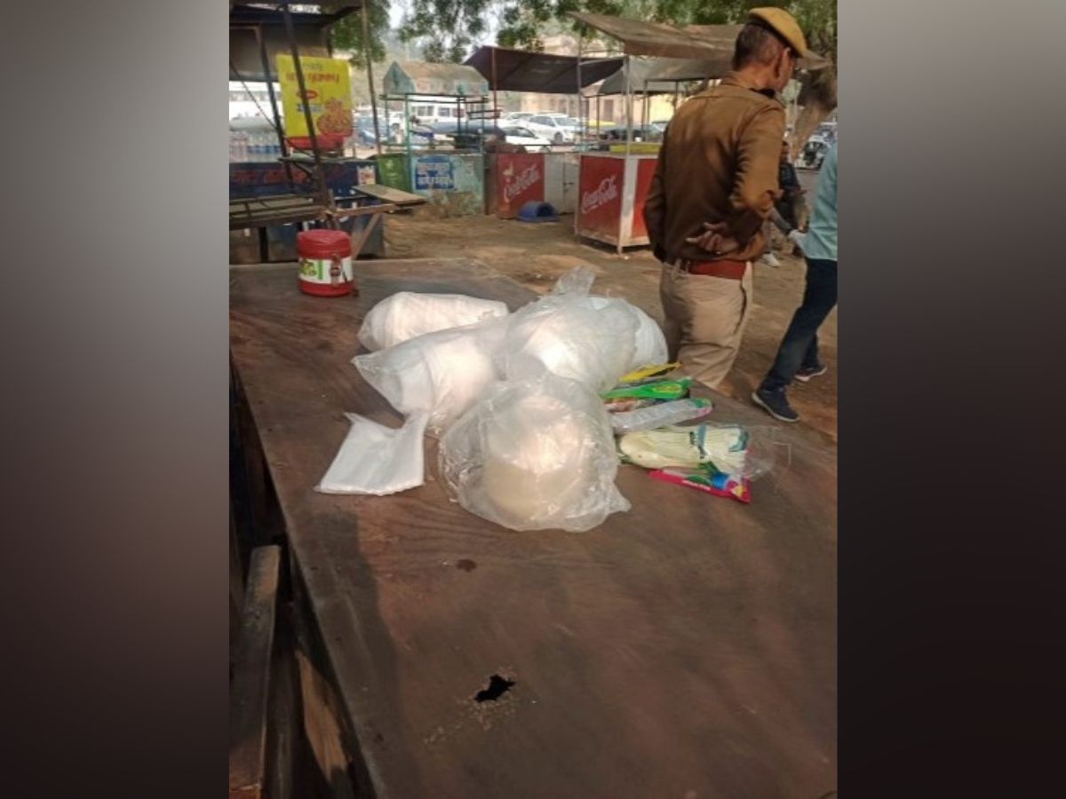 Rajasthan News, Rajasthan Government, Jaipur, Jaipur News, Jaipur Nagar Nigam, Pollution through Plastic, State Government, Banned Single Use Plastic, Single Use Plastic, Plastic Ban, Daily 200 to 300 Tonnes of Plastic Waste, Garbage, Garbage Throwing on Road, Municipal Corporations, Single Use Plastic Waste, Administration, Pollution Control Board, Environment, Environmental, Eco Friendly, राजस्थान समाचार, राजस्थान सरकार, जयपुर, जयपुर समाचार, जयपुर नगर निगम, प्लास्टिक के माध्यम से प्रदूषण, राज्य सरकार, प्रतिबंधित एकल उपयोग प्लास्टिक, एकल उपयोग प्लास्टिक, प्लास्टिक प्रतिबंध, दैनिक 200 से 300 टन प्लास्टिक कचरा, कचरा, कचरा सड़क पर फेंकना, नगर निगम, एकल उपयोग प्लास्टिक अपशिष्ट, प्रशासन, प्रदूषण नियंत्रण बोर्ड, पर्यावरण, पर्यावरण, पर्यावरण के अनुकूल,