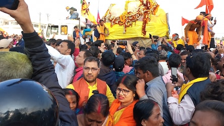  ऐसी मान्यता है कि इसे किसी भी जगह स्थापित कर पूजा करने से वहां लक्ष्मी जी का वास होता है. इन्हीं मान्यताओं को ध्यान में रखते हुए अयोध्या में भगवान राम की मूर्ति का निर्माण करने का निर्णय लिया गया है.