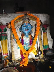  यही नहीं, नदी किनारे बना पारागढ़ का ऐतिहासिक किला अपनी आखिरी सांसें गिन रहा है,जहां हिंदू एवं जैन देवी-देवताओं की प्राचीन प्रतिमाएं मौजूद हैं.