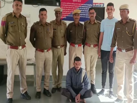 उदयपुर पुलिस की गिरफ्त में पिता की हत्या का आरोपी बेटा.