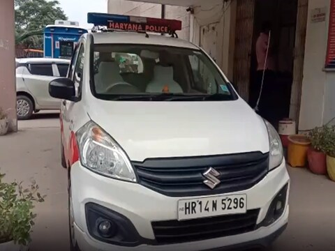 शुक्रवार शाम को थाना पुलिस ने क्षेत्र में घूम रही दो संदिग्ध परिस्थितियों में बरामद किया था.