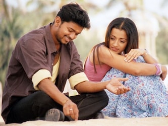  थलापति विजय और तृषा कृष्णन की जोड़ी को पहली बार नजर नहीं आने वाली है बल्कि दोनों पहले भी कई हिट फिल्मों में नजर आ चुके हैं. इसमें 'घिल्ली', 'कुरुवी', 'थिरुपाची' और 'आथी' जैसी फिल्मों में काम कर चुके हैं. इसमें दोनों की जोड़ी को काफी पसंद किया गया था. इनके अफेयर की चर्चा भी खूब रही है.