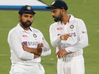  नई दिल्‍ली. भारत और ऑस्‍ट्रेलिया के बीच शुरू होने वाली बॉर्डर गावस्‍कर ट्रॉफी को लेकर फैन्‍स काफी उत्‍साहित हैं. नौ फरवरी से नागपुर के मैदान में चार मैचों की इस टेस्‍ट सीरीज की शुरुआत होने जा रही है. भारतीय टीम इस सीरीज को जीतने की फेवरेट है. हालांकि छह साल बाद भारत का दौरा कर रही कंगारू टीम को हल्‍के में नहीं लिया जा सकता. यूं तो यह टूर्नामेंट टेस्‍ट फॉर्मेट में खेला जाता है. आइये हम आपको इस टूर्नामेंट के इतिहास में सर्वाधिक छक्‍के लगाने वाले प्‍लेयर्स के बारे में बताते हैं. (AFP)
