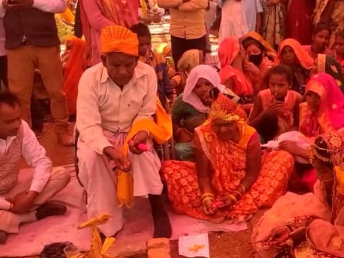 Groom of 75 and the bride of 65 got married know the unique wedding squad - Photo Gallery: सतना में अनोखी शादी बनी आकर्षण का केंद्र, 75 साल के बुजुर्ग ने 65