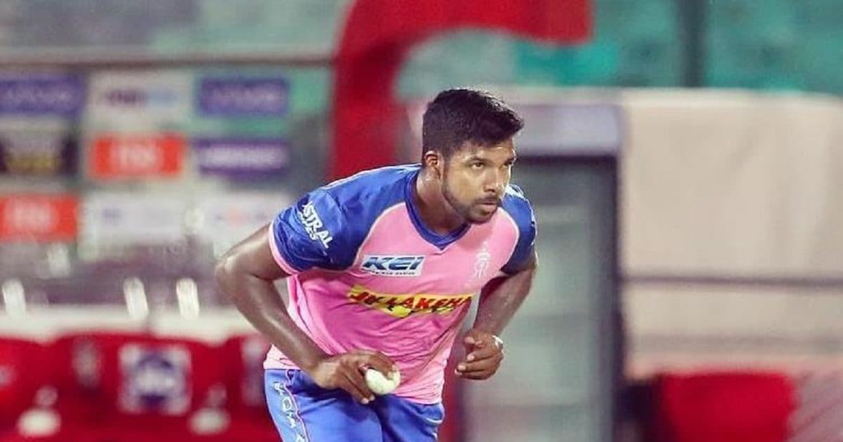 India pacer Varun Aaron bowled a bloody bouncer to England Stuart Broad Varun aaron struggle for team india