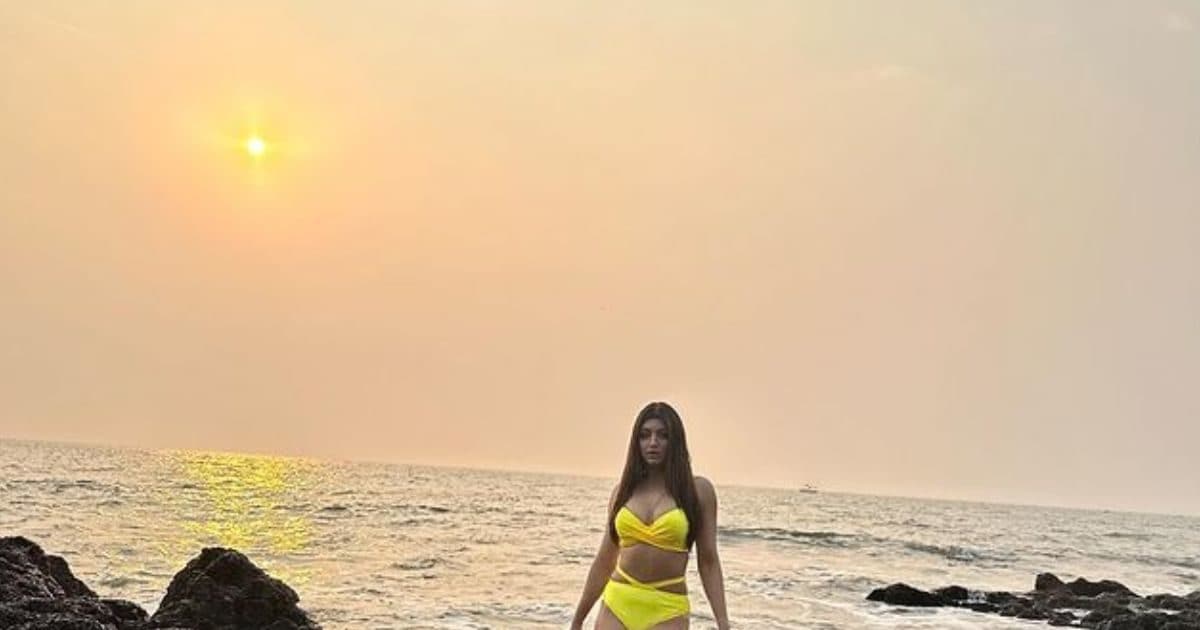 Mika Singh Girlfriend Akanksha Puri Bikini Photos Set Internet On Fire बिकनी लुक से छा गई मीका