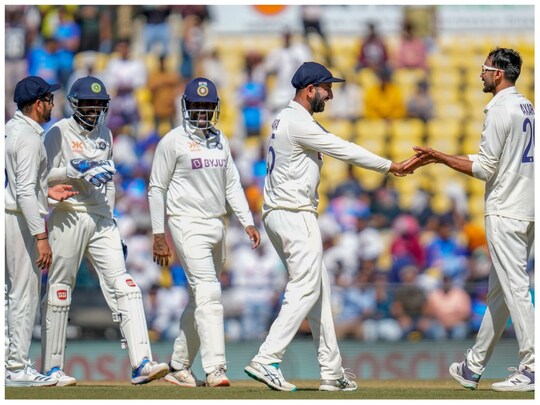 अक्षर पटेल ने अपनी बैटिंग में सुधार का क्रेडिट रिकी पोंटिंग को दिया है (PIC: AP)