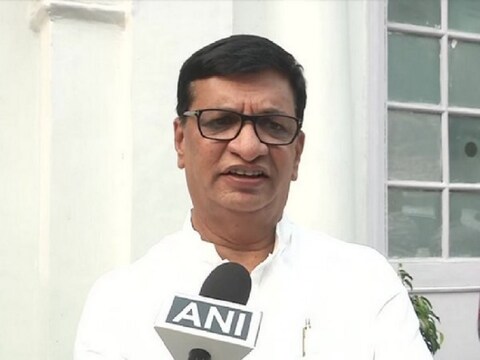 महाराष्ट्र कांग्रेस के विधायक दल के नेता बालासाहेब थोरात ने पार्टी से इस्तीफा दे दिया है.
