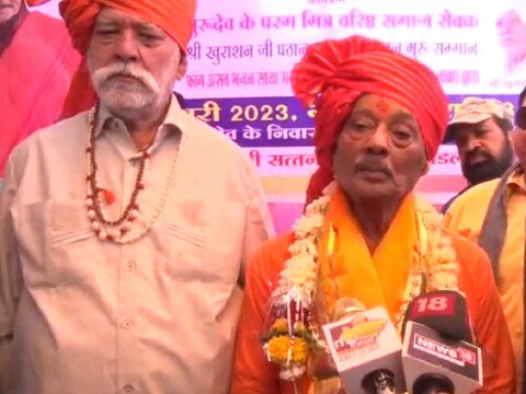 राष्‍ट्रीय स्‍वयंसेवक संघ के प्रमख मोहन भागवत के पंडित वाले बयान पर भाजपा के पूर्व विधायक और कवि सत्‍यनारायण सत्‍तन ने कड़ी प्रतिक्रिया दी है. (न्‍यूज 18 हिन्‍दी)