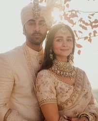  आलिया भट्ट-रणबीर कपूर ने भी 14 अप्रैल 2022 को दिन में 4 से 5 बजे के बीच शादी के बंधन में बंधे थे.