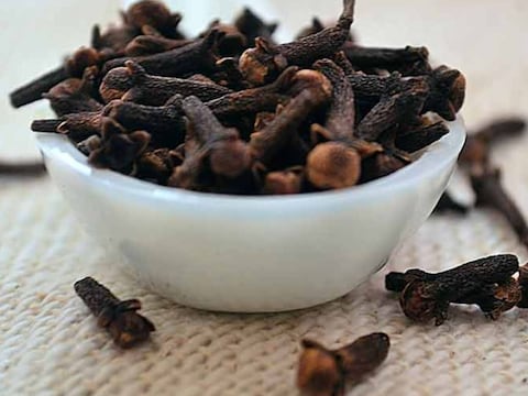 लौंग हमारे शरीर को कई तरह के फायदे पहुंचाती है. (फाइल फोटो)
