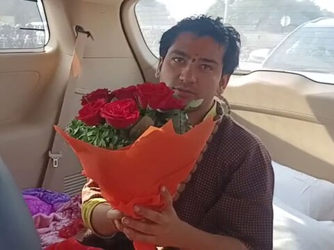 Prayagraj News: बागेश्वर धाम सरकार धीरेंद्र शाष्त्री प्रयागराज पहुंचे 