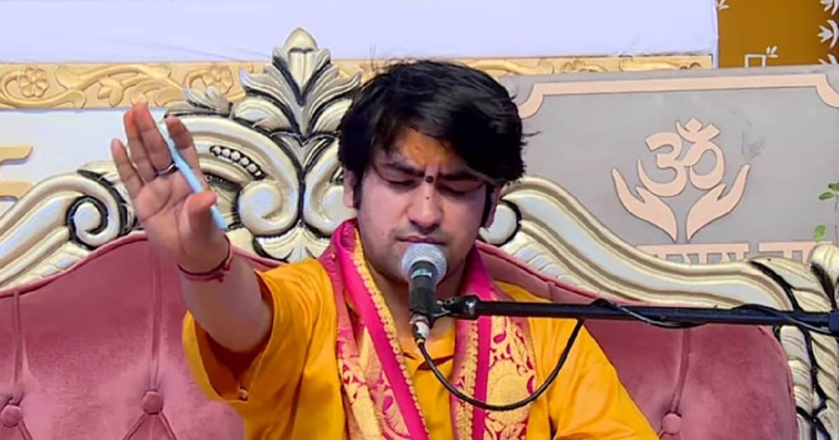 Angry bageshwar dham peethadhishwar pandit dhirendra krishan shastri ...