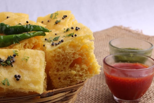 ढोकला रेसिपी (Dhokla Recipe). Image-Canva