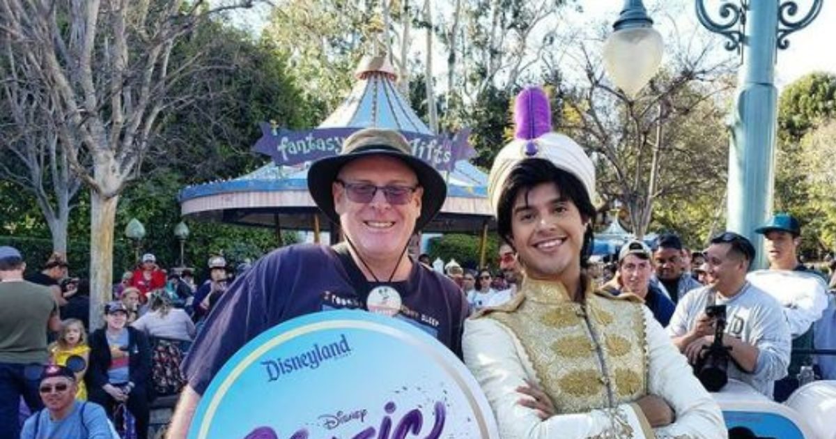 US Man Visits Disneyland almost 3000 Times Breaks Guinness World Record