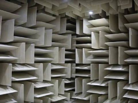इस कमरे की आवाज माइनस 20.3 डेसीबल मापी गई है. (Credit- Microsoft)