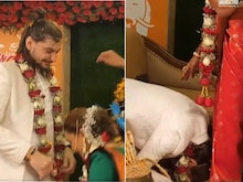 अपनी दुल्हन के पांवों में गिर पड़ा दूल्हा, लड़की की आंखों से झरने लगे आंसू!