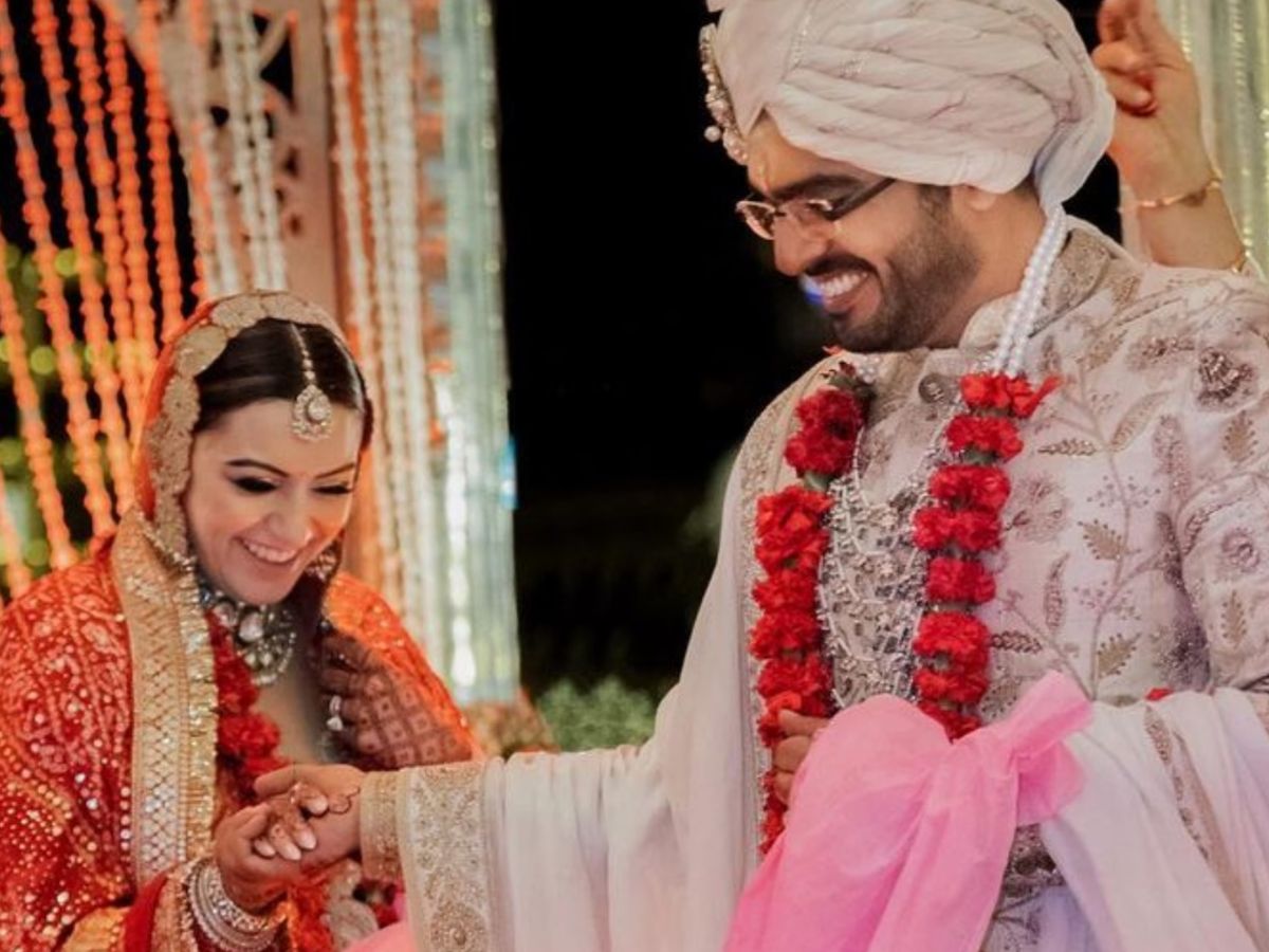 हंसिका मोटवानी- ऋतिक रोशन स्टारर 'कोई मिल गया' में बतौर बाल कलाकार नजर आईं हंसिका मोटवानी अब साउथ सिनेमा का जाना-माना नाम हैं. उन्होंने बॉलीवुड में वापसी की कोशिश की, लेकिन दर्शकों से कुछ खास रिस्पॉन्स ना मिलने पर साउथ सिनेमा का रुख कर लिया. हाल ही में उन्होंने अपने बॉयफ्रेंड सोहेल कथुरिया से शादी की है. (फोटो साभारः इंस्टाग्रामः @ihansika