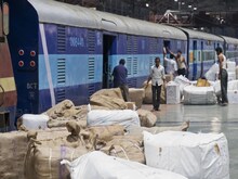 Air India की राह पर रेलवे, दिया अब तक का सबसे बड़ा वैगन ऑर्डर, क्‍या है प्‍लान?