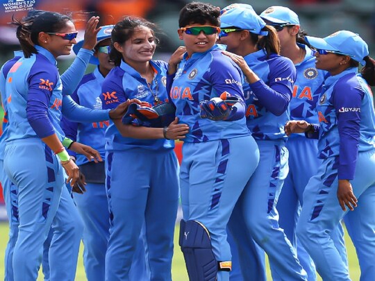भारतीय महिला क्रिकेट टीम की 2 खिलाड़ियों के बीच बैटिंग को लेकर अक्सर नोंकझोंक होती है. (BCCI Women Twitter)