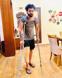  रवींद्र जडेजा चोट के कारण लगभग 5 महीने तक मैदान से दूर रहे. ऑस्ट्रेलिया के खिलाफ घोषित हुई टीम में जब उन्हें जगह मिली तब भी उनका खेलना तय नहीं था. बीसीसीआई ने उनसे घरेलू क्रिकेट में उतरकर मैच फिटनेस साबित करने को कहा. (Ravindra Jadeja Instagram)