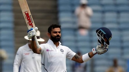  कोहली ने 2 या 3 नहीं बल्कि सीरीज में 4 शतक ठोक दिए थे. एक दौर ऐसा भी था जब कोहली के शतकों का सिलसिला 3 साल के लिए थम गया था. लेकिन अब वह अपने पुराने टच में वापस आ चुके हैं. उन्होंने शतकों का सूखा तो खत्म कर दिया लेकिन टेस्ट में ऐसा अभी तक नहीं हो पाया है. इस लिस्ट में विराट कोहली टॉप पर मौजूद हैं. (AP)