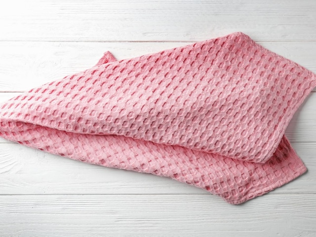 काला और चिकना हो गया है किचन का कपड़ा, इन आसान ट्रिक्स से करें साफ काला और चिकना हो गया है किचन का कपड़ा, इन आसान ट्रिक्स से करें साफ