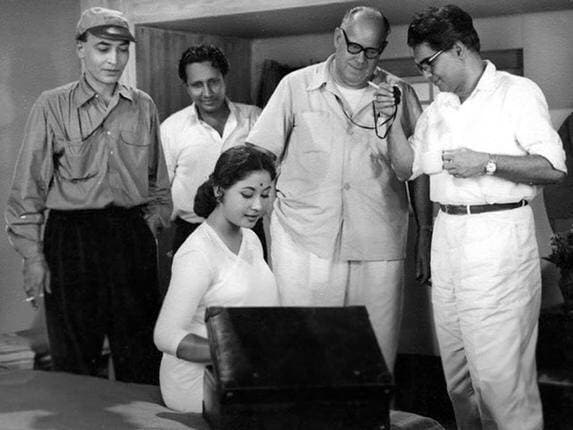 Kamal Amrohi bluntly replied to Meena Kumari, Meena Kumari love life, Meena Kumari wedding, Kamal Amrohi story, Kamal Amrohi movies, pakeezah, what is the story of pakeezah, who is Meena Kumari husband, pakeezah movie, meena kumari death, meena kumari real name