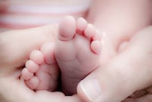 ये कैसी ममता! जन्म से एक कान नहीं होने पर दुधमुंही बच्ची की कर दी हत्या, माता-पिता को उम्रकैद