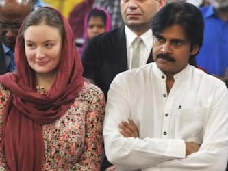  बाद में पॉवरस्टार ने दिसंबर 2013 में एक रूसी लड़की अन्ना लेज़नेवा (Russian girl Anna Lezhneva) से शादी की और उनके दो बच्चे हैं, पोलिना अंजना पवनोवा और मार्क शंकर पवनोइच. अन्ना लेजनेवा के साथ अब भी उनका रिश्ता जारी है.