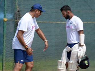 चेतेश्वर पुजारा (Cheteshwar Pujara) भारतीय टेस्ट टीम का अहम हिस्सा हैं. भारत और ऑस्ट्रेलिया के बीच (IND vs AUS) 9 फरवरी से 4 मैचों की टेस्ट सीरीज शुरू होने जा रही है. पहला मैच नागपुर में होना है. एक बार फिर सीरीज में पुजारा पर नजरें रहेंगी. यह सीरीज वर्ल्ड टेस्ट चैंपियनशिप का हिस्सा है. (AFP)