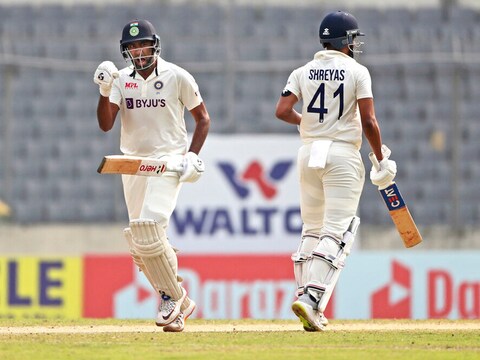 बांग्लादेश के खिलाफ टेस्ट मैच के दौरान आर अश्विन -AP