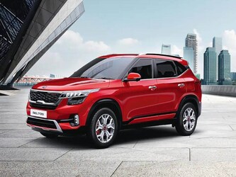  Kia Seltos: किआ सेल्टॉस ने में भी अब कंपनी ने 6 एयरबैग स्टैंडर्ड फीचर के तौर पर दे दिए हैं. ये मिडल साइज एसयूवी 10.69 लाख रुपये में उपलब्‍ध है. (फोटो साभार किआ)