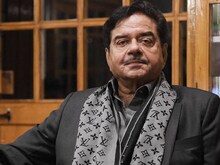 बेहद स्टाइलिश हैं शत्रुघ्न सिन्हा के बेटे का लुक, बड़े स्टार्स को देते हैं मात