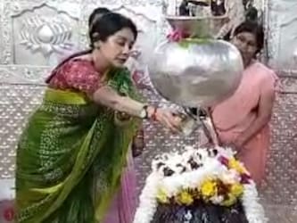  गौरतलब है कि सिमरन एक दर्जन से ज्यादा सीरियल में काम कर चुकी हैं. उन्होंने ये रिश्ता क्या कहलाता है, ‘परमावतार श्री कृष्णा’, ‘कृष्णाबेन खाखरावाला’ ‘उड़ान सपनों की’ में अहम किरदार निभाया है. वर्तमान में वे स्टार भारत पर अजुनी में काम कर रही हैं.