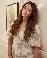  फैशन डिजाइनिंग की पढ़ाई करने के बाद सोनाक्षी ने कॉस्ट्यूम डिजाइनर के तौर पर बॉलीवुड में कदम रखा था. 2005 में आई फिल्म 'मेरा दिल ले के देखा' के लिए उन्होंने ही कॉस्ट्यूम्स डिजाइन किए थे.