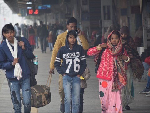 पटरियों की मरम्‍मत और अन्‍य परिचालन संबंधी दिक्‍कतों के चलते ट्रेनों को रद्द किया गया है. 