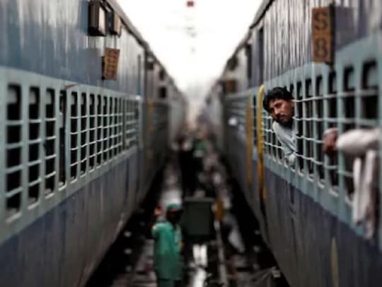 भोपाल से/की ओर रेल यात्रा करने वालों के लिए अहम अपडेट्स यहां देखें.