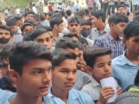 राजस्थान माध्यमिक शिक्षा बोर्ड द्वारा आज से 10वीं बोर्ड परीक्षाएं शुरू कर दी गई है. परीक्षार्थियों के लिए करौली जिले में 105 परीक्षा केन्द्र बनाएं गए है.