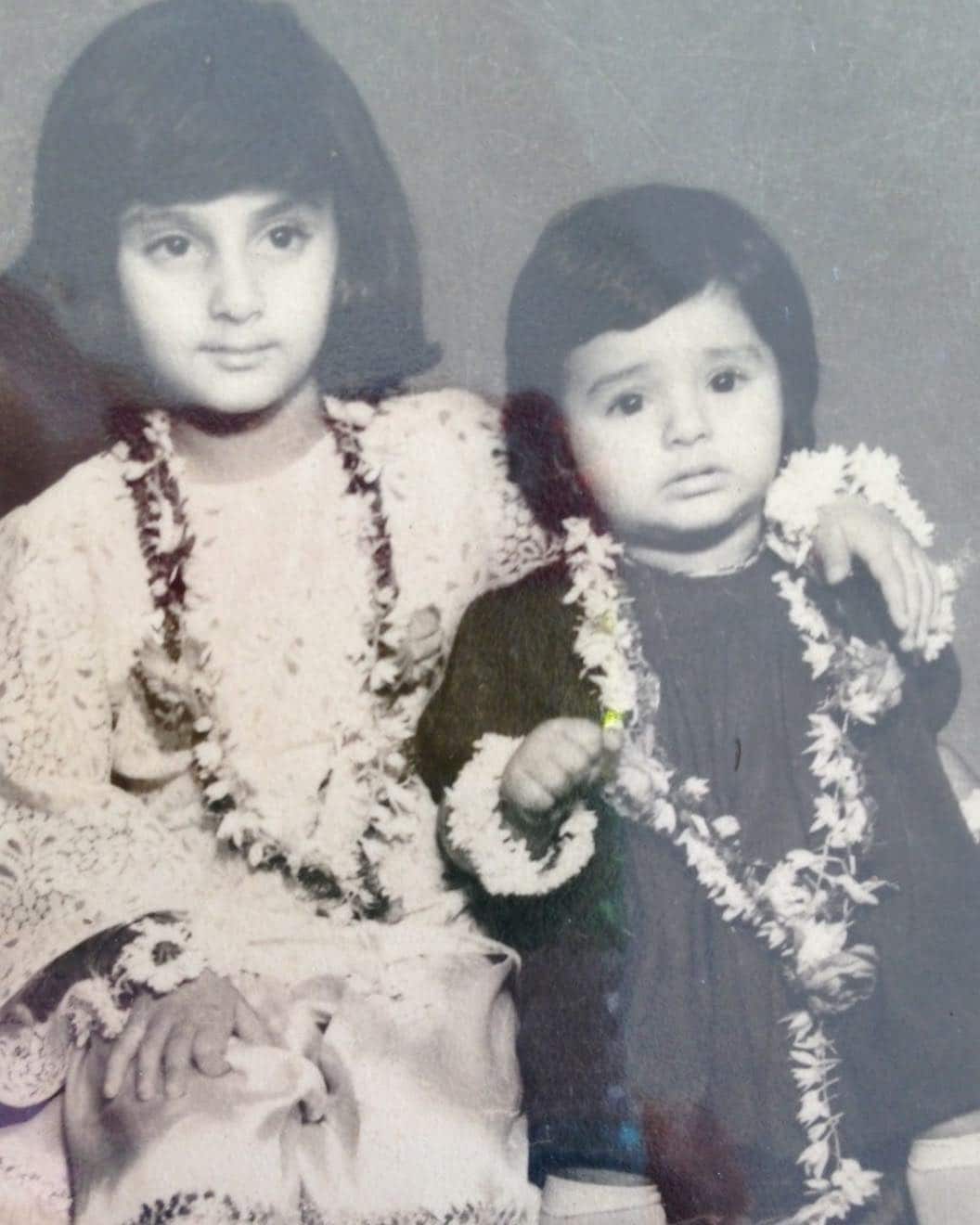 Tabu childhood photo, Tabu photo with sister farah naaz, Tabu sister, who is tab sister, Tabu- farah naaz childhood photo, farah naaz films, farah naaz husband, farah naaz ex husband, tabu boyfriend, farah naaz-tabu family
