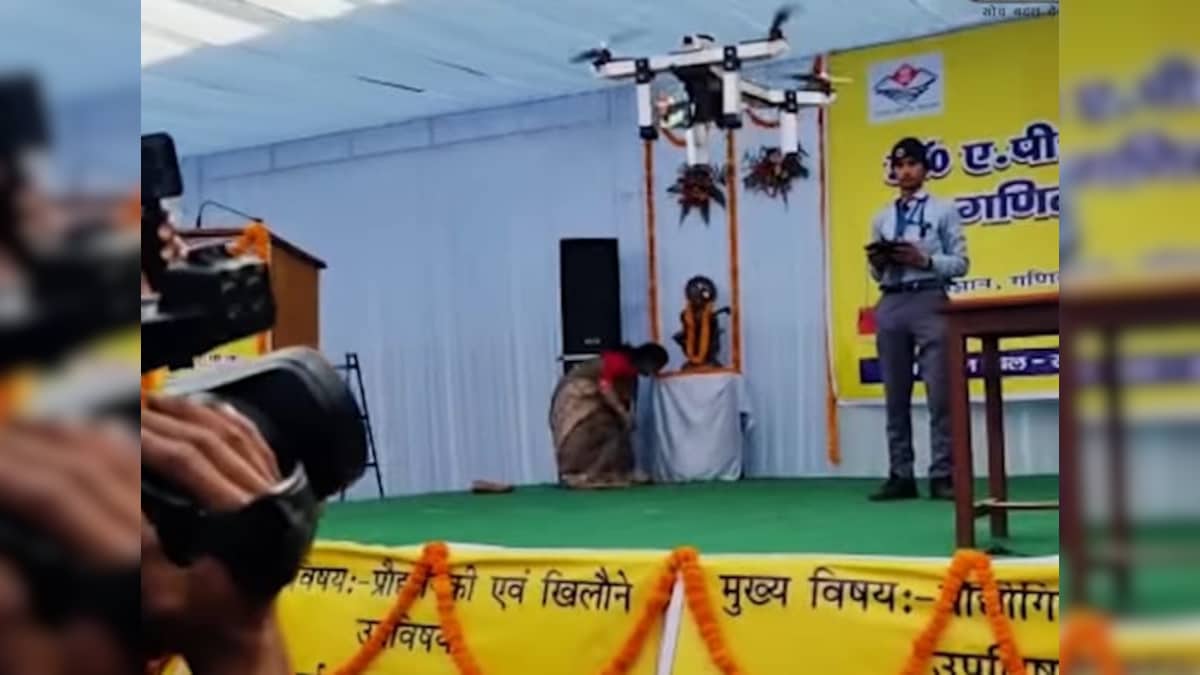 Gic rudraprayag student shubham kala made drone - Success Story: 12वीं के  छात्र शुभम ने बनाया अनोखा ड्रोन... गन पॉइंट, बम ड्रॉपर और पैराशूट से है लैस  – News18 हिंदी