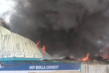 सतना में टेंट हाउस गोदाम में लगी भीषण आग, लाखों रुपये का सामान जलकर ख़ाक