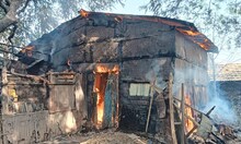 Pakur: धू-धूकर जली मिठाई दुकान, दमकल टीम ने पाई काबू, लेकिन सबकुछ स्वाहा